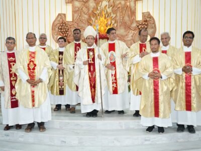 Bishop Stephen Fernandes, Auxiliary Bishop of Bombay, blessing the Church on Easter Sunday 2026